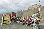 Ladakh - Fotu La (4147 m), the highest pass on the route to Kargil 